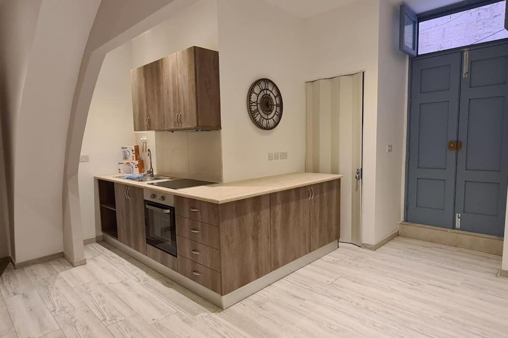 Highly Finished Studio Home In Валета Екстериор снимка