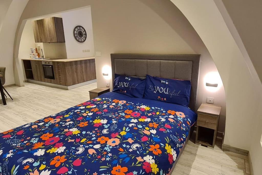 Highly Finished Studio Home In Валета Екстериор снимка