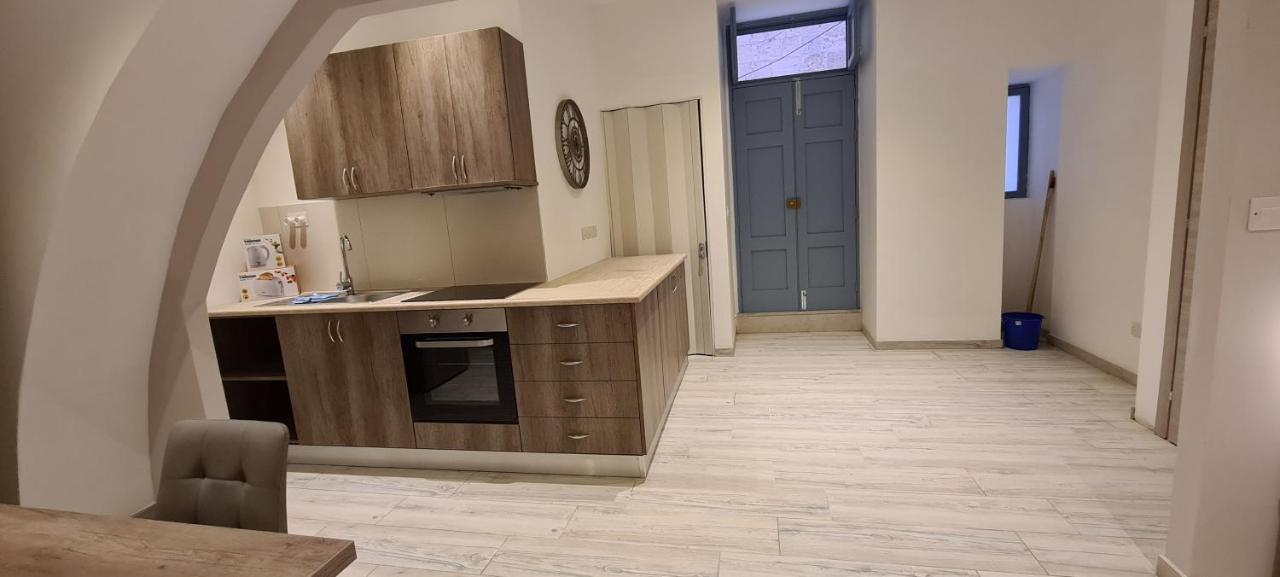 Highly Finished Studio Home In Валета Екстериор снимка